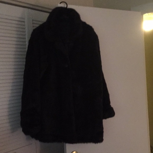 BEAUTIFUL CHOCOLATE BROWN FAUX MINK COAT - Picture 2 of 4